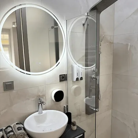 Summary Flat In Center דירה בודפשט