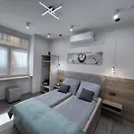 Summary Flat In Center
