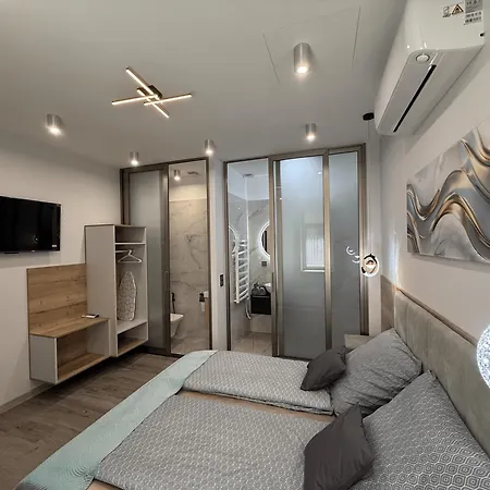 Summary Flat In Center