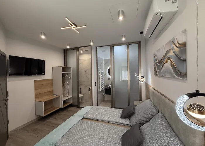 Summary Flat In Center